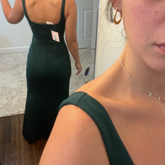 Showpo. RAQUELLE SQUARE NECK THIGH SPLIT MAXI DRESS IN EMERALD - Picture 3 of 3